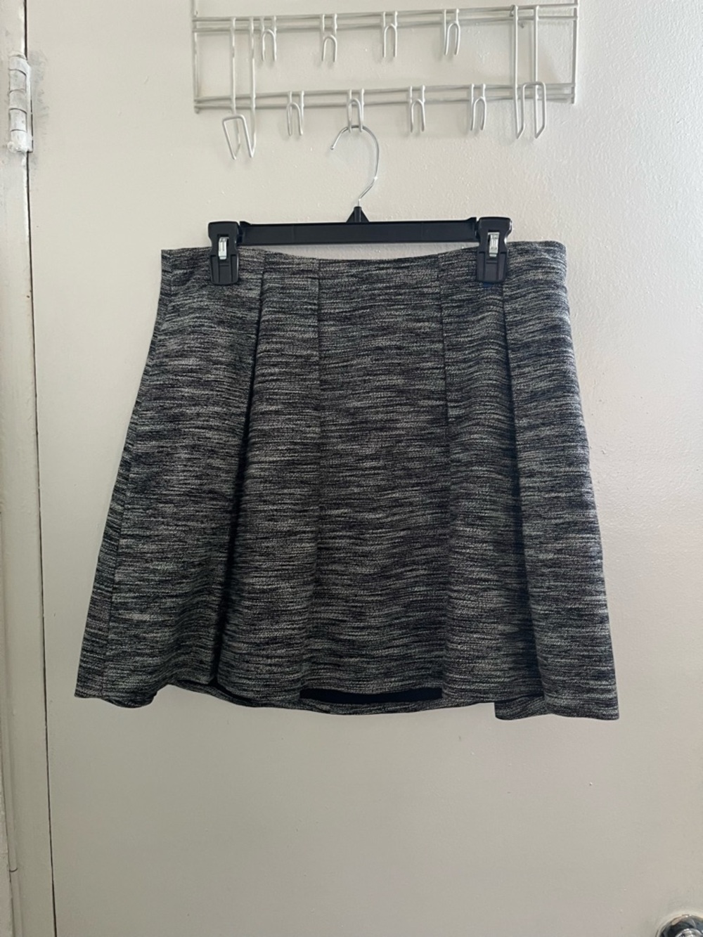 Madewell Gray Textured Pleated Skirt - Classic Women's Skirt - Picture 4 of 8